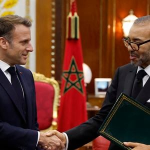 Le président de la République française Emmanuel Macron et le roi Mohammed VI lors de leur entretien au palais royal à Rabat, le 28 octobre 2024.

© Ludovic Marin / Pool / Bestimage