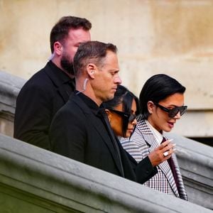 Kim Kardashian et sa mère Kris Jenner - La star américaine Kim Kardashian à la sortie du procès de la rue tronchet des "Papys braqueurs" au palais de justice de Paris, France, le 13 mai 2025. © Anne-Sophie GuebeyBestimage