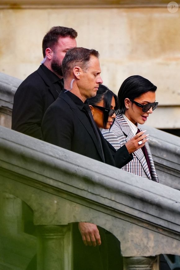 Kim Kardashian et sa mère Kris Jenner - La star américaine Kim Kardashian à la sortie du procès de la rue tronchet des "Papys braqueurs" au palais de justice de Paris, France, le 13 mai 2025. © Anne-Sophie GuebeyBestimage