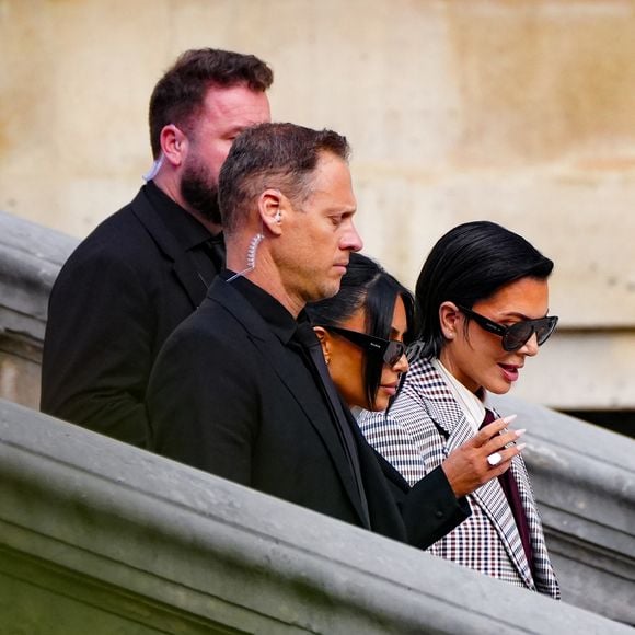 Kim Kardashian et sa mère Kris Jenner - La star américaine Kim Kardashian à la sortie du procès de la rue tronchet des "Papys braqueurs" au palais de justice de Paris, France, le 13 mai 2025. © Anne-Sophie GuebeyBestimage