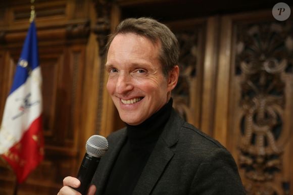 Si le duo vainqueur remporte moins de 10 000 euros, alors la production lui offre un chèque de 10 000 euros !

Stéphane Rotenberg lors de la cérémonie de remise des récompenses du concours "Un des Meilleurs Apprentis de France" promotion 2019 à la Sorbonne à Paris, France, le 12 février 2020. © Panoramic/Bestimage