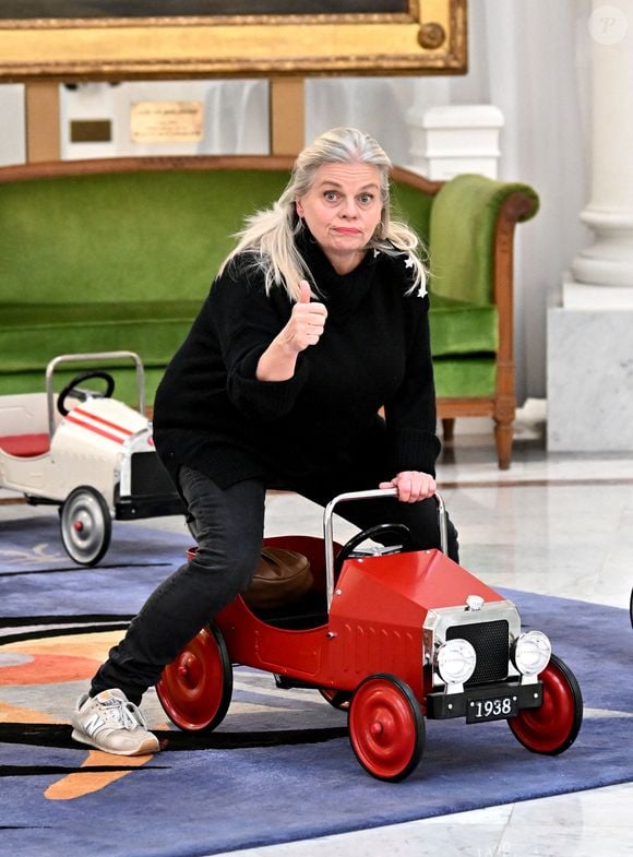 Isabelle Nanty, un permis invalide pour l'homme qui conduisait le véhicule  ? Le chauffeur VTC réagit : Le diaporama - Purepeople