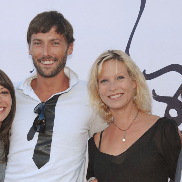 Les acteurs de l'émission 'Plus Belle La Vie', Dounia Coesens, Julien Bravo, Laurent Kerusore et Rebecca Hampton posent ensemble lors du gala de charité 'Faire Face' Cancer & Sida qui s'est tenu au restaurant 'Le Family' à Carry le Rouet près de Marseille, France, le 28 juin 2007. EXCLUSIF Photo by Nicolas Khayat/ABACAPRESS.COM