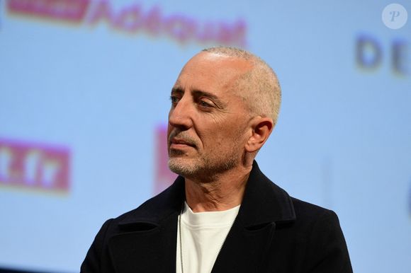 Pour l'occasion, l'acteur de "Chouchou" était évidemment présent mais aussi des invités prestigieux. 

Gad Elmaleh à la halle tony Garnier de Lyon le dimanche 12 octobre 2025 lors de l'invitation de Sean Penn pour le film Into the Wild. © Romain Doucelin/Bestimage