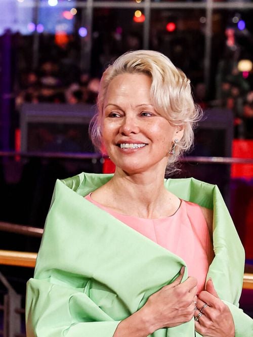 Sur l'île de Vancouver, Pamela Anderson dévoile en vidéo son incroyable domaine de 3 hectares