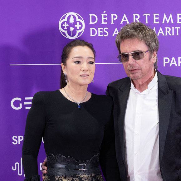 Jean-Michel Jarre et Gong Li participent à la séance photo de la cérémonie d'ouverture du 2e Festival mondial du film sur l'IA (WAIFF) au Palais des Festivals de Cannes, en France, le 21 avril 2026. 

Photo par Shootpix/ABACAPRESS.COM