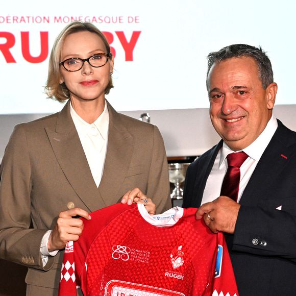 Thierry Danthez, la princesse Charlène de Monaco - La princesse Charlène de Monaco assiste à la présentation de la saison 2026-2027 et des grandes échéances futures de la Fédération Monégasque de Rugby au Monte Carlo Bay, à Monaco, le 7 octobre 2026. © Bruno Bebert / Bestimage