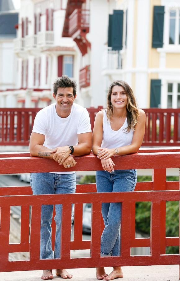 Exclusif -  Rendez-vous avec Jean-Pascal Lacoste (habillé par American Vintage) et sa fiancée Delphine, soeur de l'ancienne Miss France S.Tellier, à Saint-Jean-de-Luz. Le 10 juillet 2020
© Patrick Bernard / Bestimage