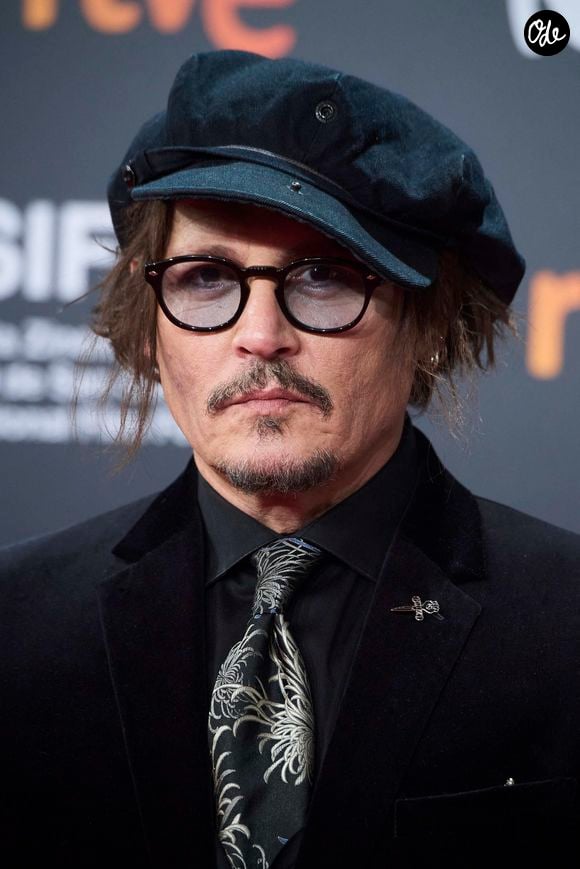 Le fils de l'acteur américain et de la chanteuse française y aurait occupé plusieurs postes, partageant son temps entre le bar et les cuisines, où il participait notamment à la préparation de mezzés. 

Johnny Depp au photocall de la projection du film "The Daughter" au 69ème festival international du film de San Sebastian (Saint Sebastien) le 22 septembre 2021.
© Jack Abuin/ZUMA Press Wire / Bestimage