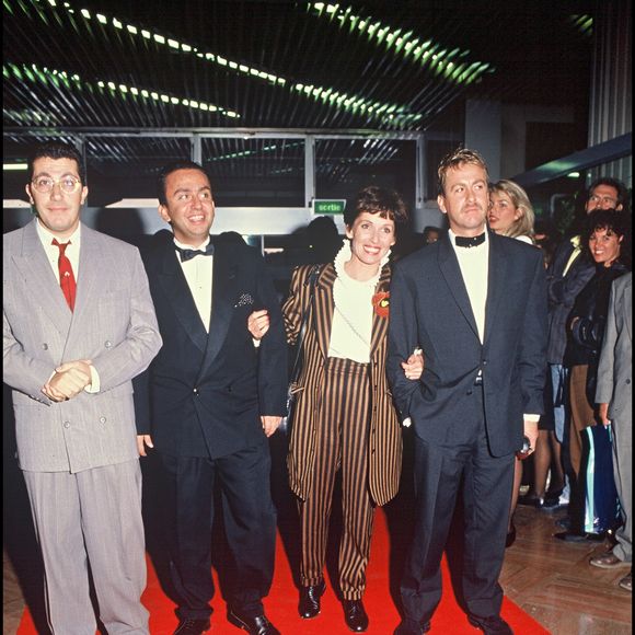 Il faisait dès le début partie du quatuor que formaient les Nuls... Un quatuor devenu vite hélas, un trio...

Archives - Les Nuls, Alain Chabat, Dominique Farrugia, Chantal Lauby et Bruno Carette à la soirée, cérémonie des 7 d’or en 1988 Agence Bestimage