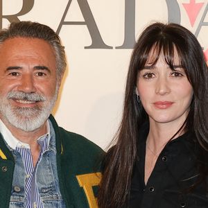 Très amoureux de Camille, costumière de cinéma, José Garcia affirme également être "très heureux" malgré les épreuves qui peuvent le bousculer.
José Garcia et sa compagne Camille Rabineau - Première du film "Le Diable s'habille en Prada (The Devil wears Prada 2)" au cinéma Le Grand Rex à Paris, le 27 avril 2026. © Guirec Coadic/Bestimage