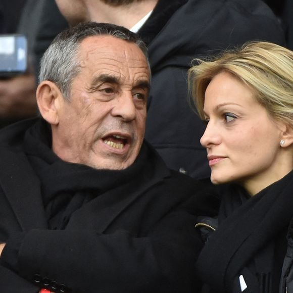 Thierry Ardisson et son épouse Audrey Crespo-Mara assistent au match de football de première division française (L1) entre le Paris Saint-Germain (PSG) et Reims au stade du Parc des Princes à Paris, France, le 20 février 2016. Photo by Christian Liewig/ABACAPRESS.COM