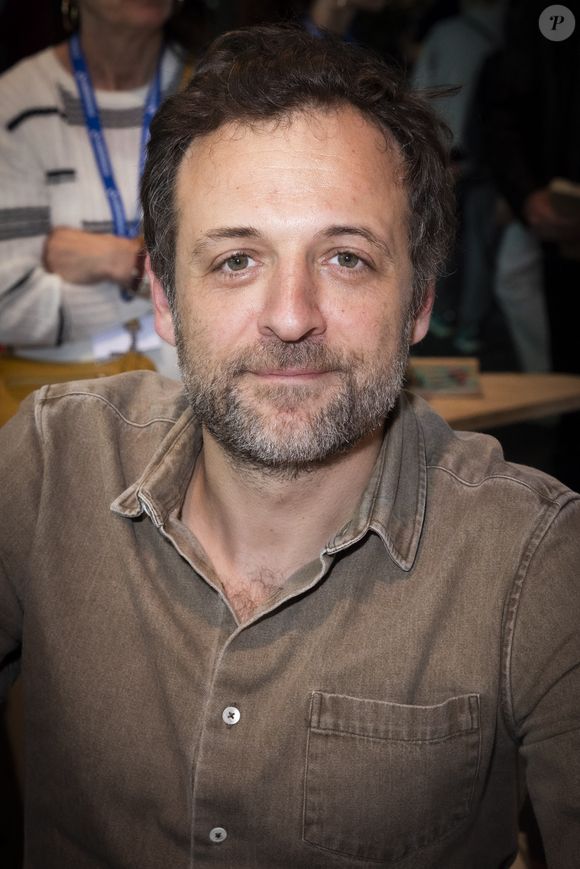 Il y a cinq ans, la mère de famille a d'ailleurs fondé leur propre société de production, baptisée Oletta, avec son mari.

François-Regis Gaudry - Festival du Livre de Paris 2022 au Grand Palais éphémère - Paris le 23/04/2022 - © Jack Tribeca / Bestimage