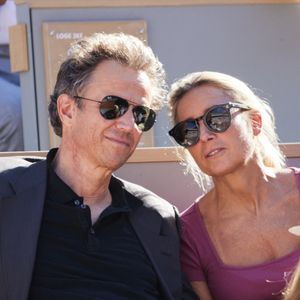 Anne-Sophie Lapix et son mari Arthur Sadoun - Célébrités dans les tribunes des Internationaux de France de tennis de Roland Garros 2024 à Paris le 7 juin 2024.  © Jacovides-Moreau/Bestimage