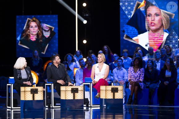 Exclusif - Lorie (Laure Pester), Kamel Ouali et Michèle Torr lors de l'enregistrement de l'émission "La Boîte à secrets", présentée par F.Bollaert et diffusée le 3 octobre 2025 sur France 3, dans les studios du Lendit à Saint-Denis, Seine Saint-Denis, France, le 9 septembre 2025. © Pierre Perusseau/Bestimage