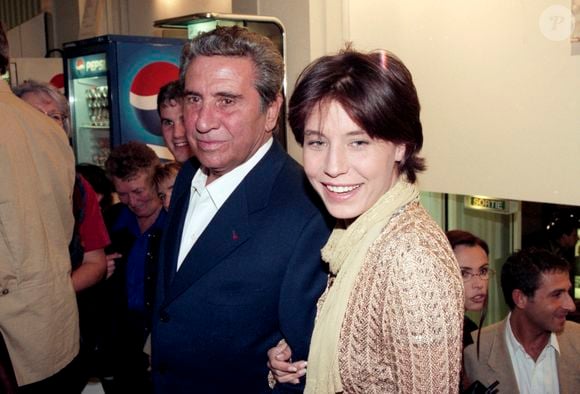 Archives - Gilbert Bécaud et sa fille Emily lors de la 1ère de la comédie musicale "Notre-Dame de Paris". Le 25 septembre 1998
© Jean-Claude Woestelandt / Bestimage