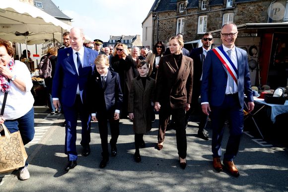 Le prince Albert II de Monaco, La princesse Charlène de Monaco, Le prince Jacques de Monaco, marquis des Baux, La princesse Gabriella de Monaco, comtesse de Carladès lors d'une visite à Matignon le 9 avril 2025. © Dominique Jacovides / Bestimage