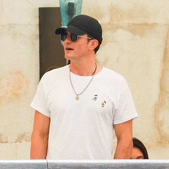 En effet, depuis de nombreux jours, les tabloïds américains affirment que l'acteur et la chanteuse sont séparés.

Orlando Bloom est à Venise pour assister au mariage de Jeff Bezos et Lauren Sanchez (26 - 28 juin 2025), le 26 juin 2025, sur fond de rumeurs de séparation avec sa fiancée, K.Perry.
©Backgrid UK/ Bestimage