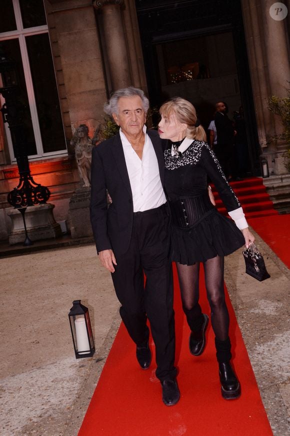 Exclusif - Bernard-Henri Lévy (BHL) et sa femme Arielle Dombasle - Moma Group fête son 10ème anniversaire à l'hôtel Salomon de Rothschild à Paris le 5 septembre 2022.  Promoteur d’un art de vivre à la française, le PDG de Moma Group promet de créer 40 nouvelles adresses à travers le monde en faisant rayonner ses concepts emblématiques que sont Café Pérouse, Noto, Casa Amour et Mimosa. © Rachid Bellak/Bestimage