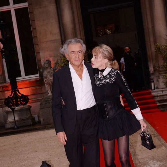 Exclusif - Bernard-Henri Lévy (BHL) et sa femme Arielle Dombasle - Moma Group fête son 10ème anniversaire à l'hôtel Salomon de Rothschild à Paris le 5 septembre 2022.  Promoteur d’un art de vivre à la française, le PDG de Moma Group promet de créer 40 nouvelles adresses à travers le monde en faisant rayonner ses concepts emblématiques que sont Café Pérouse, Noto, Casa Amour et Mimosa. © Rachid Bellak/Bestimage