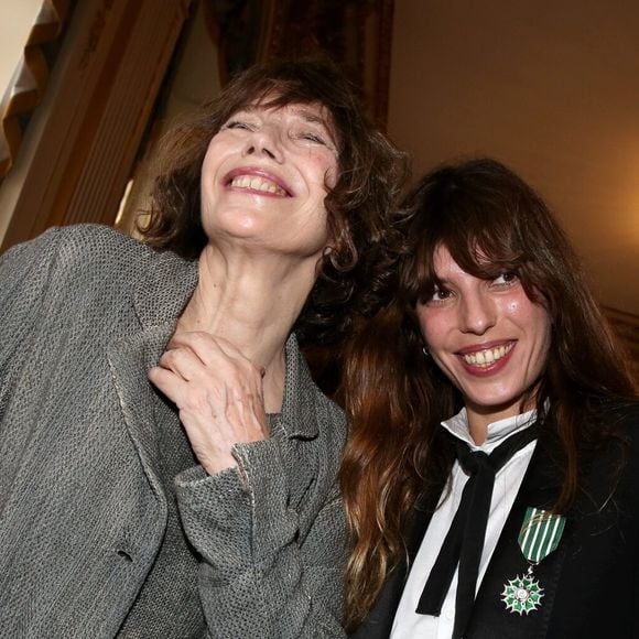Ce 25 février, Lou Doillon est nostalgique

Jane Birkin (invitee) et sa fille Lou Doillon. Paris le 10 avril 2013 DOMINIQUE JACOVIDES / BESTIMAGE