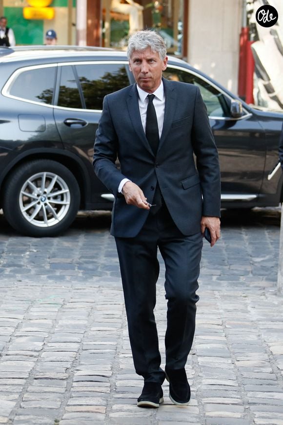 "C’est une famille simple et sympathique qui est très discrète ici", a confié un invité dont les propos ont été rapportés par "Var-Matin". 

Stéphane Courbit - Arrivées aux obsèques de Philippe Labro en l'église de Saint-Germain-des-Prés à Paris le 13 juin 2025. © Dominique Jacovides - Christophe Clovis / Bestimage
