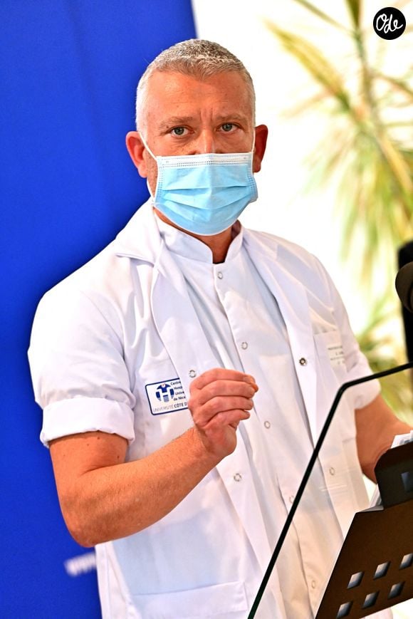 Olivier Guerin, chef du pôle gériatrie du CHU de Nice, président de la Société française de gériatrie et nouveau membre du Conseil Scientifique gouvernemental, durant le point presse à la préfecture des Alpes-Maritimes, à Nice, France, le 22 février 2021, sur l'évolution de la situation sanitaire dans le département et sur les nouvelles mesures sanitaires qui vont s'appliquer pendant les prochains 15 jours. © Bruno Bebert/Bestimage