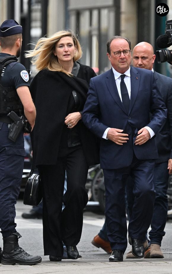 Julie Gayet et François Hollande en la basilique Sainte-Clotilde à Paris (7ème) le 12 juin 2026. L’ancienne première dame de France est décédée le 5 juin 2026 à l’âge de 93 ans. © Jacovides / Liewig / Bestimage