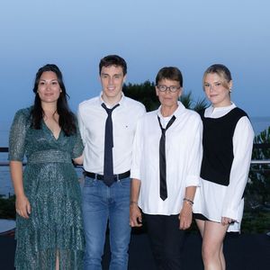 La princesse Stéphanie de Monaco, Camille Gottlieb, Louis et Marie Ducruet posent avant le Fight AIDS Monaco Gala à la Salle des Etoiles du Sporting Monte-Carlo à Monaco le 5 juillet 2025. © Olivier Huitel/Pool Monaco/Bestimage