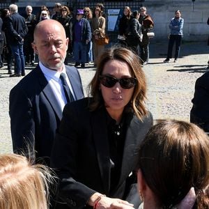 De nombreuses personnalités du cinéma et de la télévision française ont assisté à la cérémonie pour lui rendre un dernier hommage. 

Laura Smet - Sorties des obsèques de Nathalie Baye en l'église Saint-Sulpice à Paris le 24 avril 2026. © Lionel Urman / Bestimage