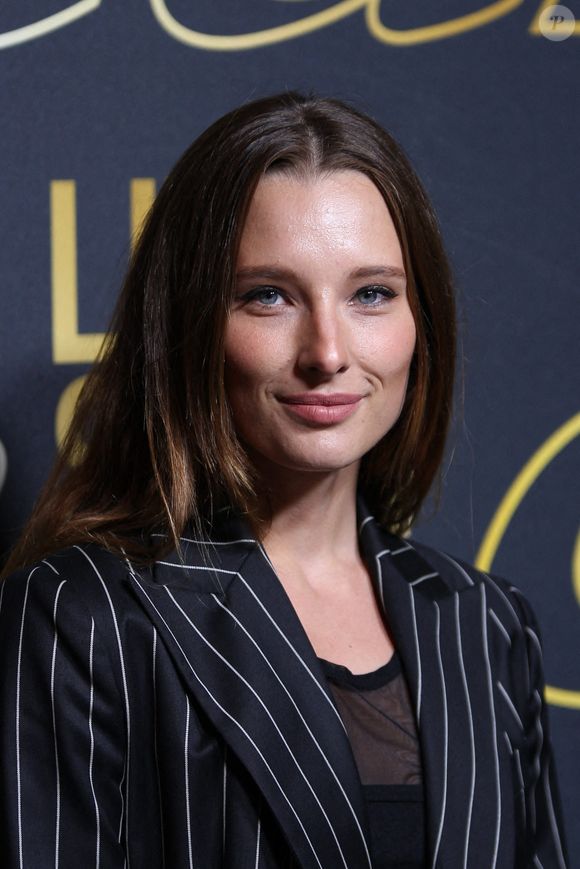 Ilona Smet assiste au défilé Etam Womenswear printemps-été 2022 lors de la Fashion Week de Paris le 04 octobre 2021 à Paris, France. Photo by Nasser Berzane/ABACAPRESS.COM