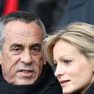 Thierry Ardisson et sa femme Audrey Crespo-Mara - People au match de Ligue un PSG - Reims au Parc des Princes à Paris.