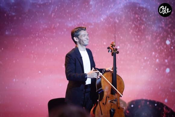 Elle a conclu son tendre message en souhaitant que la vie continue de leur offrir "mille raisons de sourire" et de s'aimer.

Gautier Capuçon, lors de l'enregistrement de l'émission "La Boîte à secrets", présentée par F.Bollaert et diffusée le 10 octobre 2025 sur France 3, dans les studios du Lendit à Saint-Denis, Seine Saint-Denis, France, le 22 septembre 2025. © Jack Tribeca/Bestimage