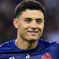 Louis Bielle-Biarrey : La nouvelle star du XV de France très proche d'une jolie brune à qui il a fait découvrir son île