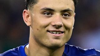 Louis Bielle-Biarrey : La nouvelle star du XV de France très proche d'une jolie brune à qui il a fait découvrir son île