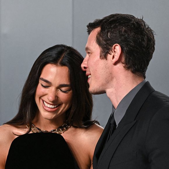 Dua Lipa et Callum Turner arrivant à la Vanity Fair Oscar Party, David Geffen Galleries, LACMA.  Soirée des Oscars Vanity Fair, 03-2026, Los Angeles. Crédit : Doug Peters/EMPICS - PA Photos/ABACA