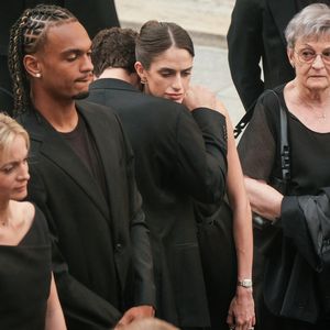 Audrey Crespo-Mara, son fils Sekou, Gaston Ardisson, sa compagne et Nicole Mougenot (la mère d'A. Crespo-Mara) - Sorties des obsèques de Thierry Ardisson en l’église Saint-Roch de Paris, France, le 17 juillet 2025. © Bestimage