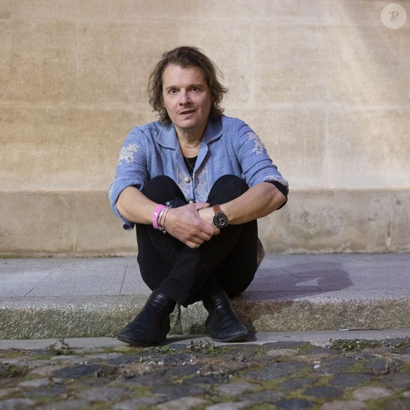 Exclusif - Bénabar en rendez-vous avant le grand concert hommage au poète chanteur Claude Nougaro organisé par la mairie de Toulouse en partenariat avec France Bleu Occitanie et France 3 Occitanie, sur la place du Capitole à Toulouse, France, le 8 septembre 2024. © Frédéric Maligne/Bestimage