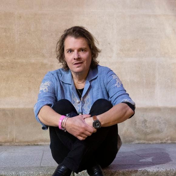 Exclusif - Bénabar en rendez-vous avant le grand concert hommage au poète chanteur Claude Nougaro organisé par la mairie de Toulouse en partenariat avec France Bleu Occitanie et France 3 Occitanie, sur la place du Capitole à Toulouse, France, le 8 septembre 2024. © Frédéric Maligne/Bestimage