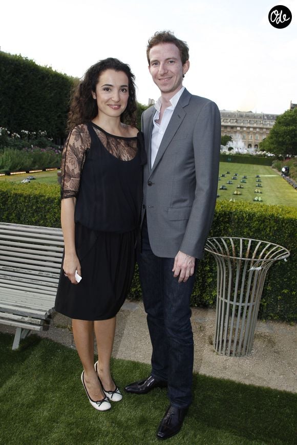 Une filiation qui n'a pourtant jamais changé leur quotidien, comme l'avait assuré la comédienne dans les colonnes de Télépro : "Ça fait quinze ans qu’on est ensemble."

Archives : Isabelle Vitari et Ludovic Xattine à la présentation de la collection Berlutti au Palais Royal le 29 juin 2012 BERTRAND RINDOFF PETROFF / BESTIMAGE