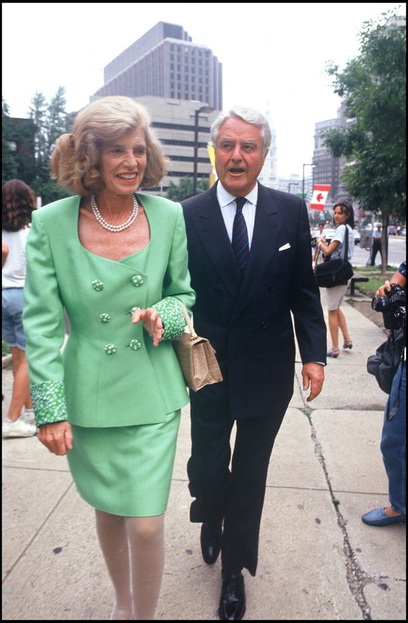 A rappeler que la maman de Patrick Schwarzenegger n'est pas n'importe qui... Puisqu'elle est la fille d'Eunice Kennedy !

Robert Sargent Shriver Jr et son épouse Eunice (Kennedy) lors du mariage de Matthew Kennedy en 1991. (Agence/Bestimage).