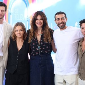 Jean-Baptiste Maunier, Marion Aymé, Helena Noguerra, Mhamed Arezki et Kevin Dias - Photocall de "Un nouveau jour" lors du 64ème Festival de Télévision de Monte Carlo au Grimaldi Forum de Monaco le 14 juin 2025.
© Denis Guignebourg / Bestimage