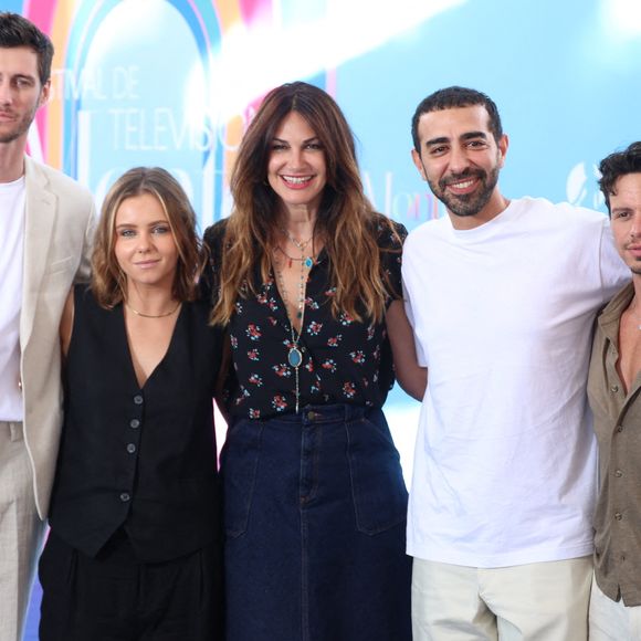 Jean-Baptiste Maunier, Marion Aymé, Helena Noguerra, Mhamed Arezki et Kevin Dias - Photocall de "Un nouveau jour" lors du 64ème Festival de Télévision de Monte Carlo au Grimaldi Forum de Monaco le 14 juin 2025.
© Denis Guignebourg / Bestimage