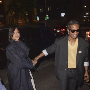 New York, NY – À l’issue des CFDA Fashion Awards 2025, Rihanna et A$AP Rocky ont été aperçus se rendant dîner au restaurant italien haut de gamme ALBA à New York, pour célébrer la victoire de Rocky, qui a reçu le Fashion Icon Award.

Backgrid USA / Bestimage