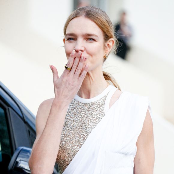 Natalia Vodianova à la sortie du défilé Christian Dior Mode Féminine Prêt-À-Porter Automne/Hiver 2025-2026 lors de la Fashion Week de Paris (PFW), à Paris, France, le 4 mars 2025. © Christophe Clovis/Bestimage