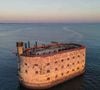 C'est en filmant des joueurs de "Donjon et dragons" qu'ils ont eu l'idée
Le Fort Boyard : vue aerienne sur le fort et leve de soleil - Photo by Leoty X/ANDBZ/ABACAPRESS.COM