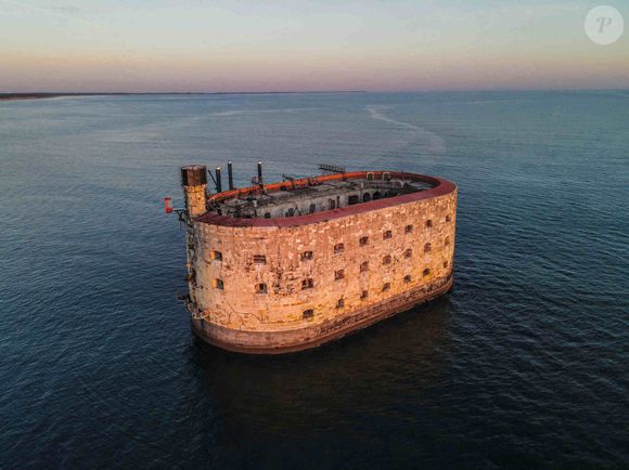 C'est en filmant des joueurs de "Donjon et dragons" qu'ils ont eu l'idée

Le Fort Boyard : vue aerienne sur le fort et leve de soleil - Photo by Leoty X/ANDBZ/ABACAPRESS.COM