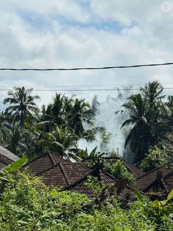 En ce mois d'août, elle entreprend un road-trip avec lui et des amis.

Tracy (Mariés au premier regard) enchaîne les voyages avec son nouveau chéri. Elle est ici à Bali.

Compte Instagram de Tracy @latress_hrn