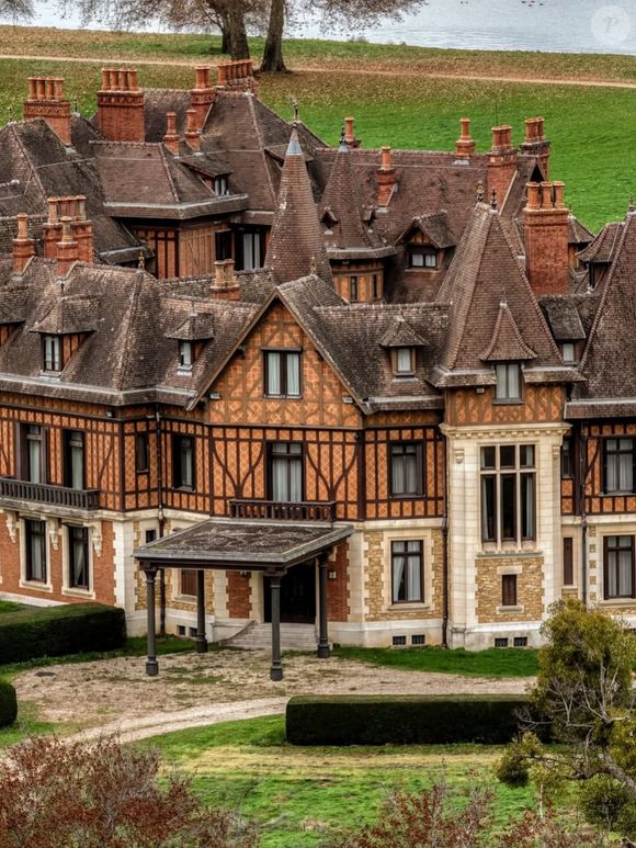 Le domaine d'Armainvilliers, qui a appartu au baron Edmond de Rothschild, a ouvert ses portes. Capture d'écran Instagram