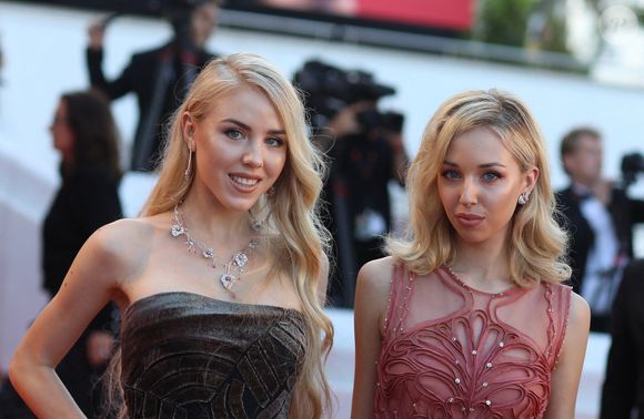 Les princesses Maria-Chiara et Maria-Carolina de Bourbon des Deux-Siciles - Montée des marches du film " Elvis " lors du 75ème Festival International du Film de Cannes. Le 25 mai 2022 © Dominique Jacovides / Bestimage 